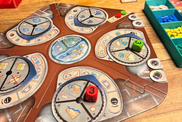 Rochen sind wichtige Aktionenstoken. Das Brettspiel zeigt verschiedene Tiere und Monster der Tiefsee.