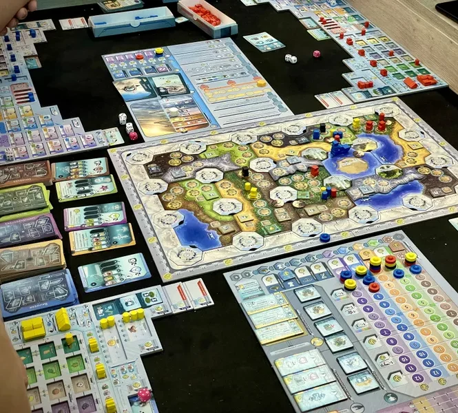 Spielfeld von Civolution Spielfeld braucht viel Platz
Fotoquelle: BGG